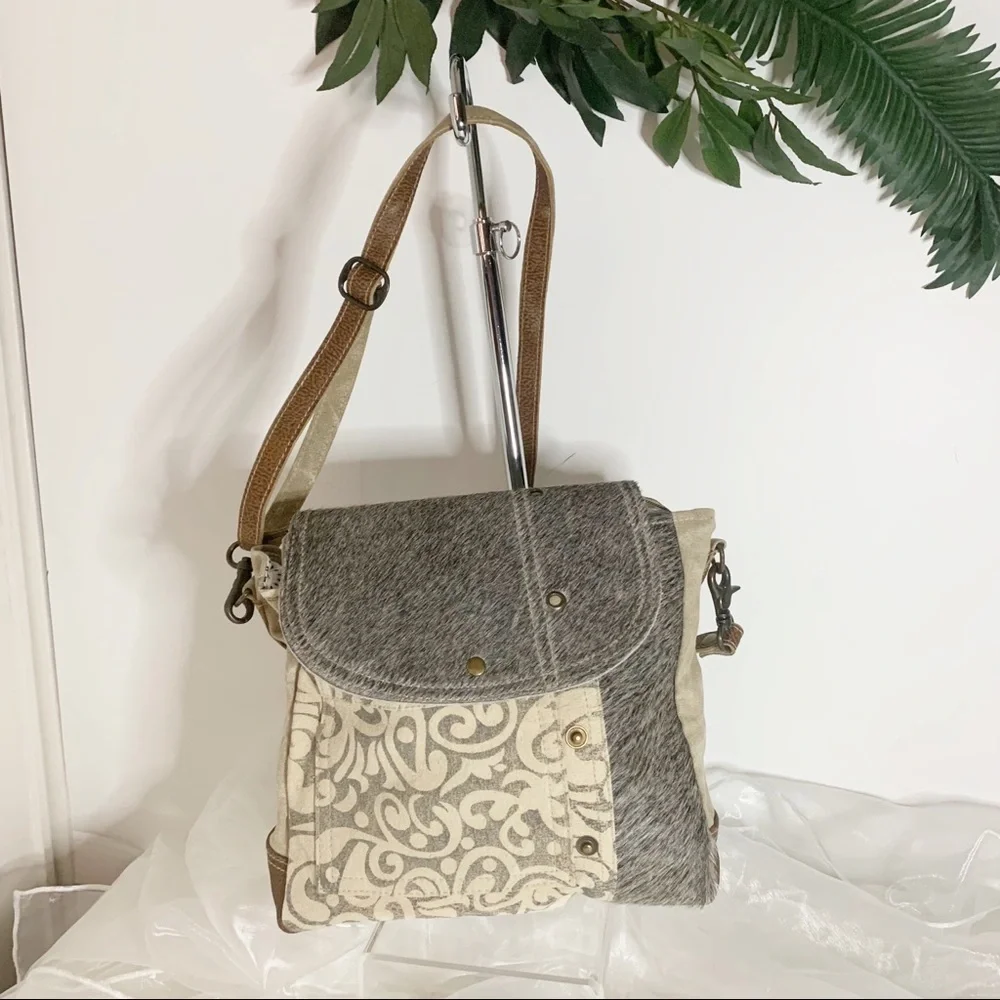 Myra Bag FACTUAL MESSENGER BAG! - Picture 4 of 5